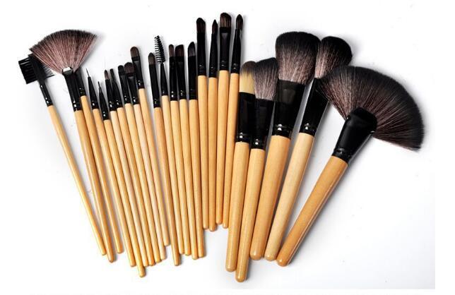 Juego de 24 brochas de maquillaje profesionales LuxuryGlow con elegante bolsa de regalo de PU