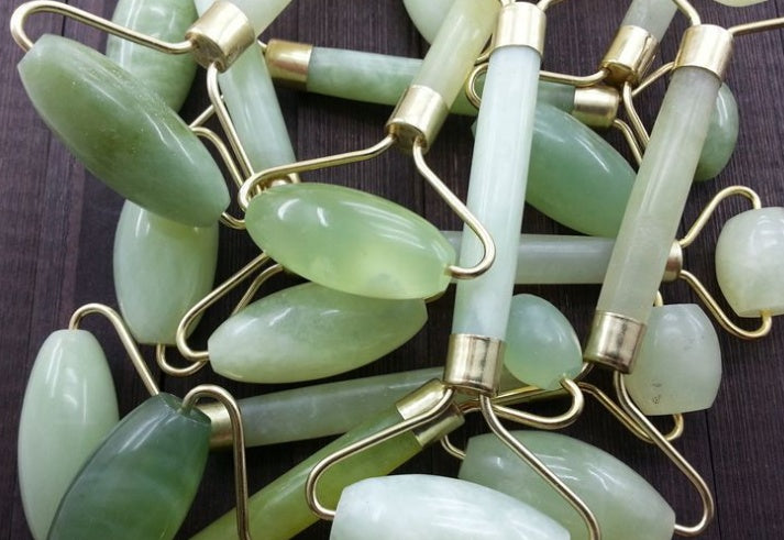 LuxuryGlow Natural Jade Facial Roller – Rejuvenating Beauty Massage Tool