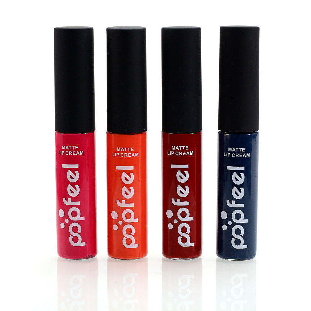 Set de 12 labiales LuxuryGlow con brillo labial: duraderos, hidratantes y resistentes a las manchas.