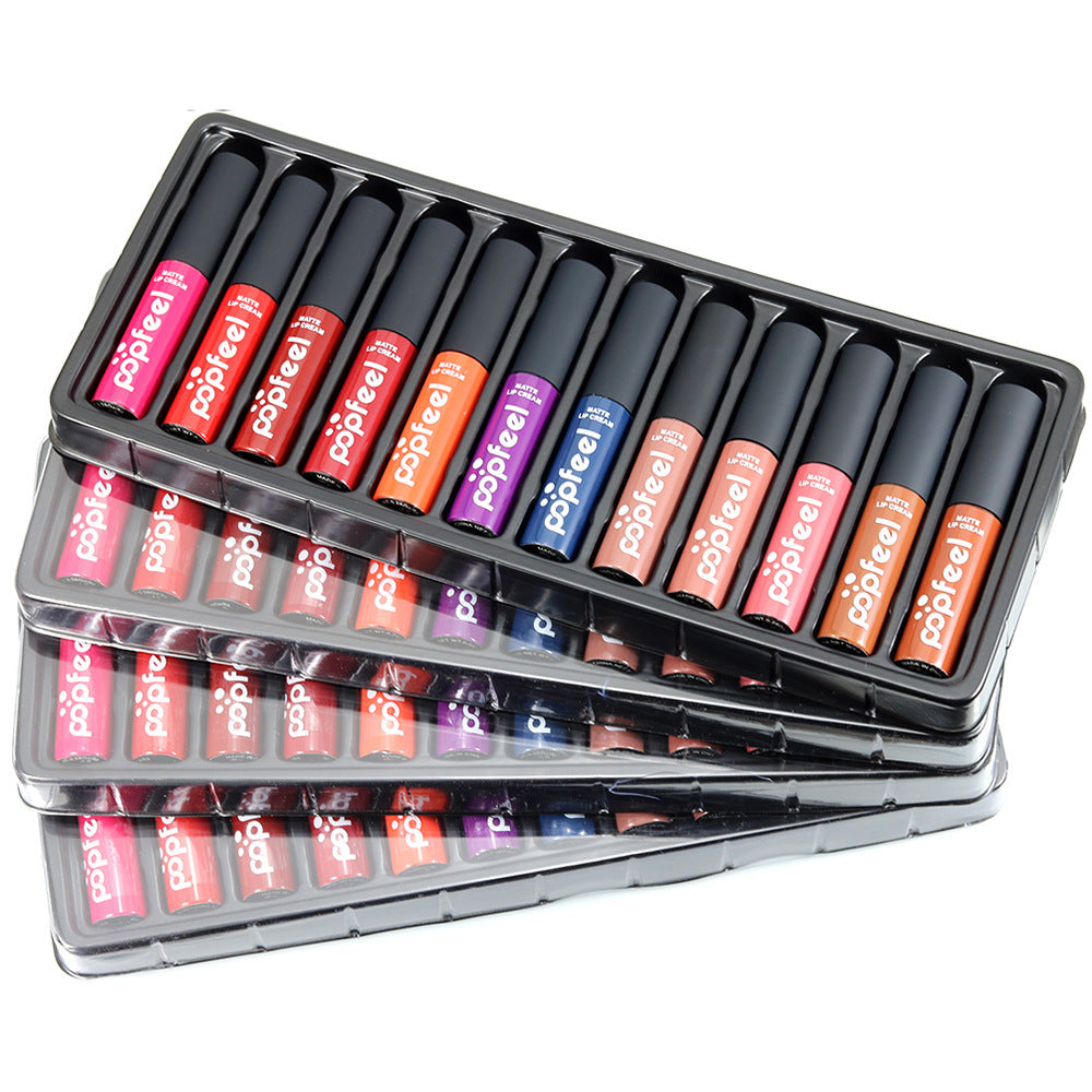 Set de 12 labiales LuxuryGlow con brillo labial: duraderos, hidratantes y resistentes a las manchas.