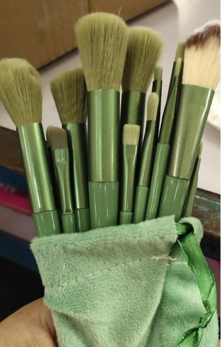 Juego de 13 brochas de maquillaje profesionales LuxuryGlow con cerdas sintéticas suaves