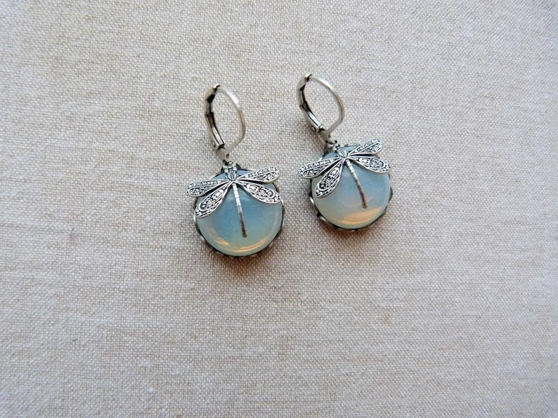Pendientes colgantes de libélula vintage LuxuryGlow: joyería bohemia de chakras con piedra lunar para mujer