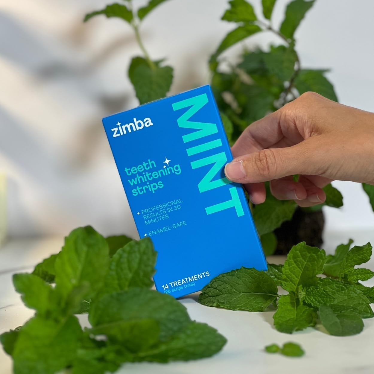 Tiras blanqueadoras dentales veganas Zimba – Sabor a menta, paquete de 28 | Protegen el esmalte dental, reducen la sensibilidad, no contienen peróxido de hidrógeno y son ideales para manchas de café, vino y tabaco.