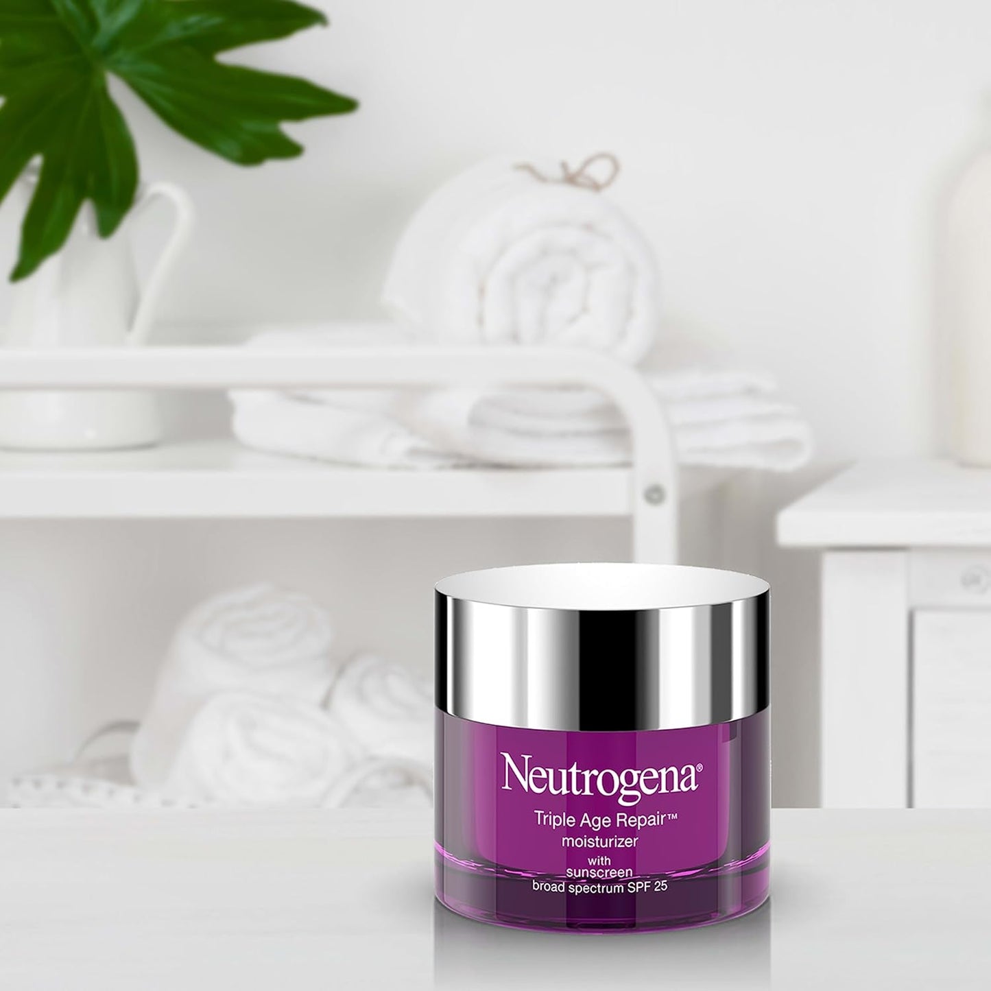 Neutrogena Triple Age Repair Moisturizer – Anti-Wrinkle Cream with Vitamin C & SPF 25, 1.7 oz