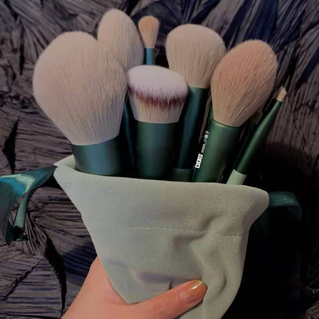 Juego de 13 brochas de maquillaje profesionales LuxuryGlow con cerdas sintéticas suaves