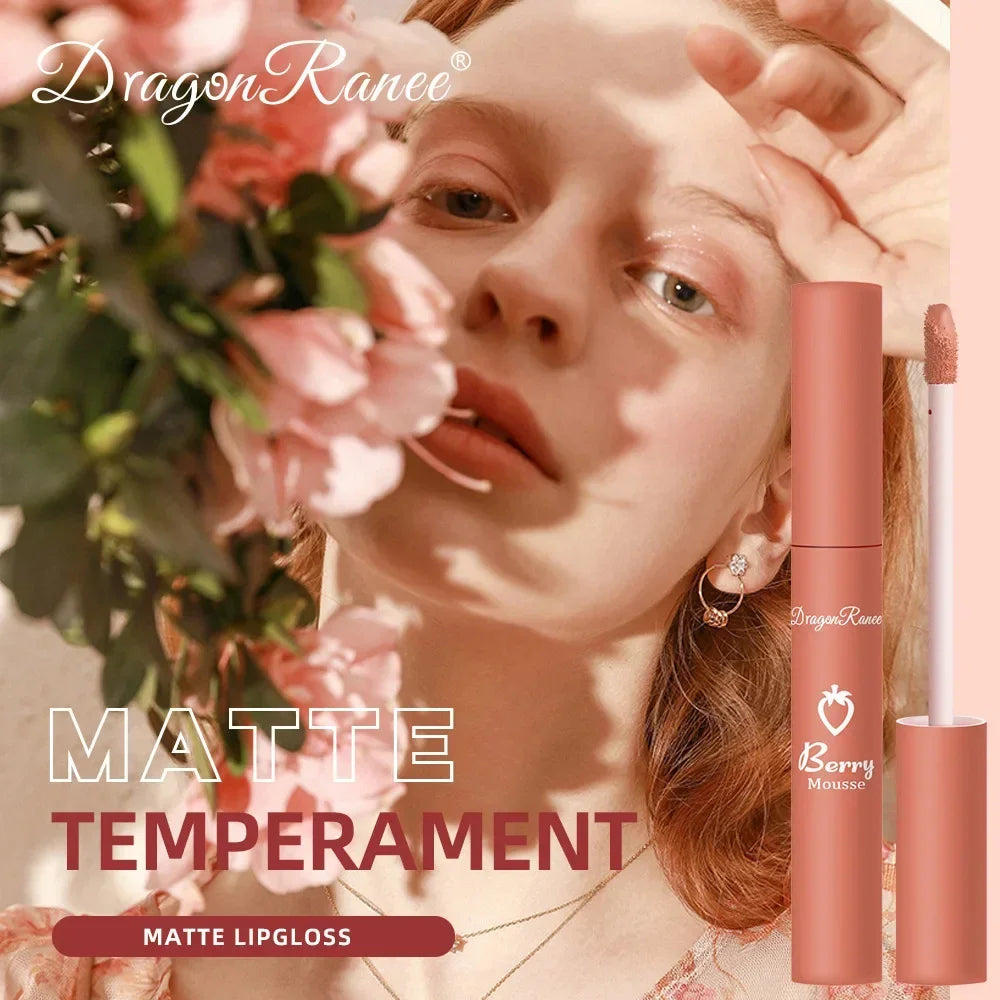 Brillo de labios mate nude LuxuryGlow: 12 colores aterciopelados, resistente al agua y de larga duración.