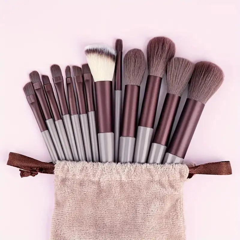 مجموعة فرش مكياج احترافية فاخرة من LuxuryGlow، مكونة من 16 قطعة - ألياف صوف ناعمة، وفرشاة كريم أساس وظلال عيون رقيقة