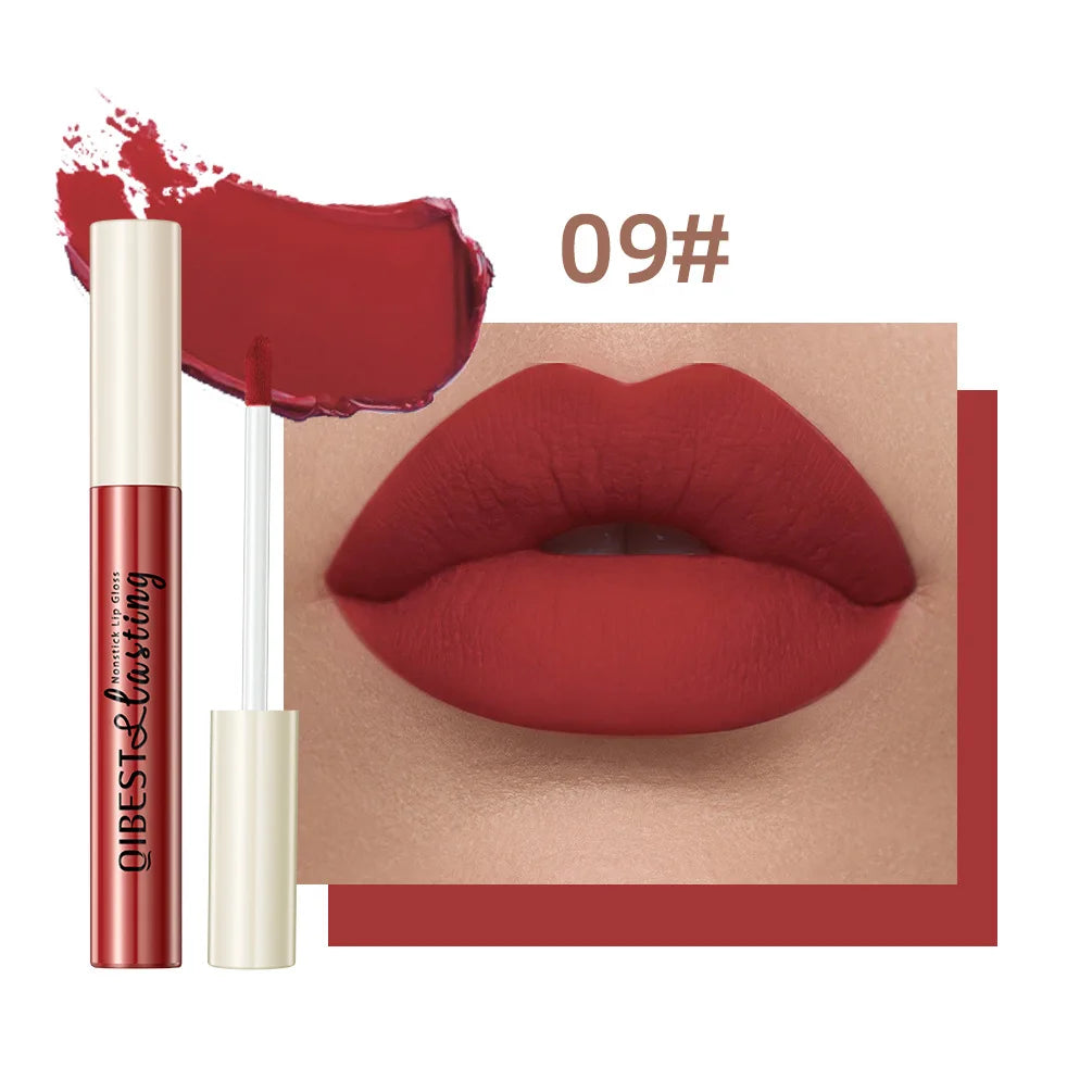 Labial líquido mate QiBest: duradero, resistente a las manchas y con acabado aterciopelado.
