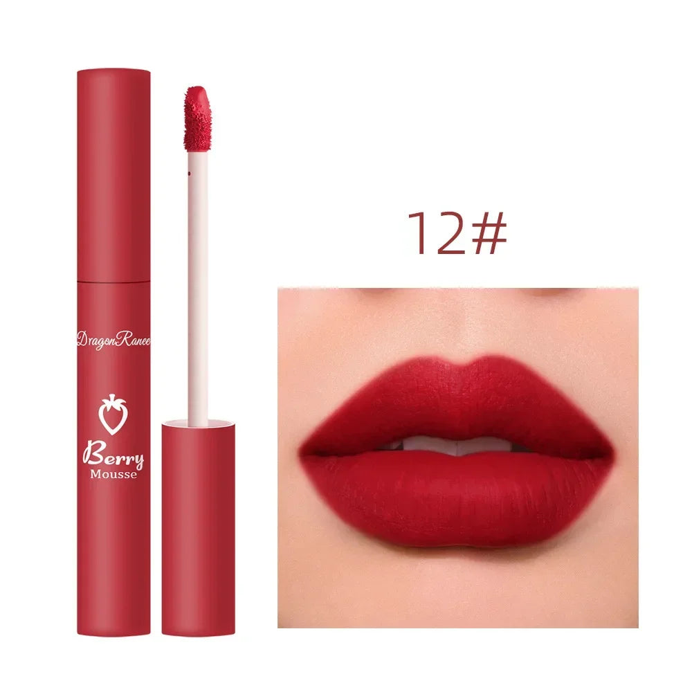 Brillo de labios mate nude LuxuryGlow: 12 colores aterciopelados, resistente al agua y de larga duración.