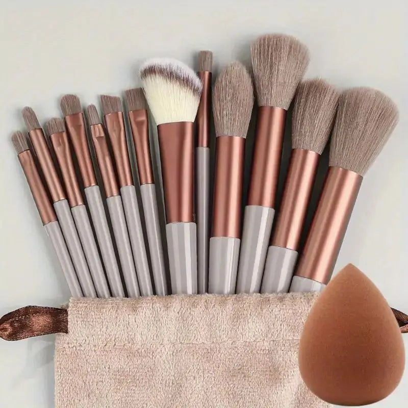 مجموعة فرش مكياج احترافية فاخرة من LuxuryGlow، مكونة من 16 قطعة - ألياف صوف ناعمة، وفرشاة كريم أساس وظلال عيون رقيقة