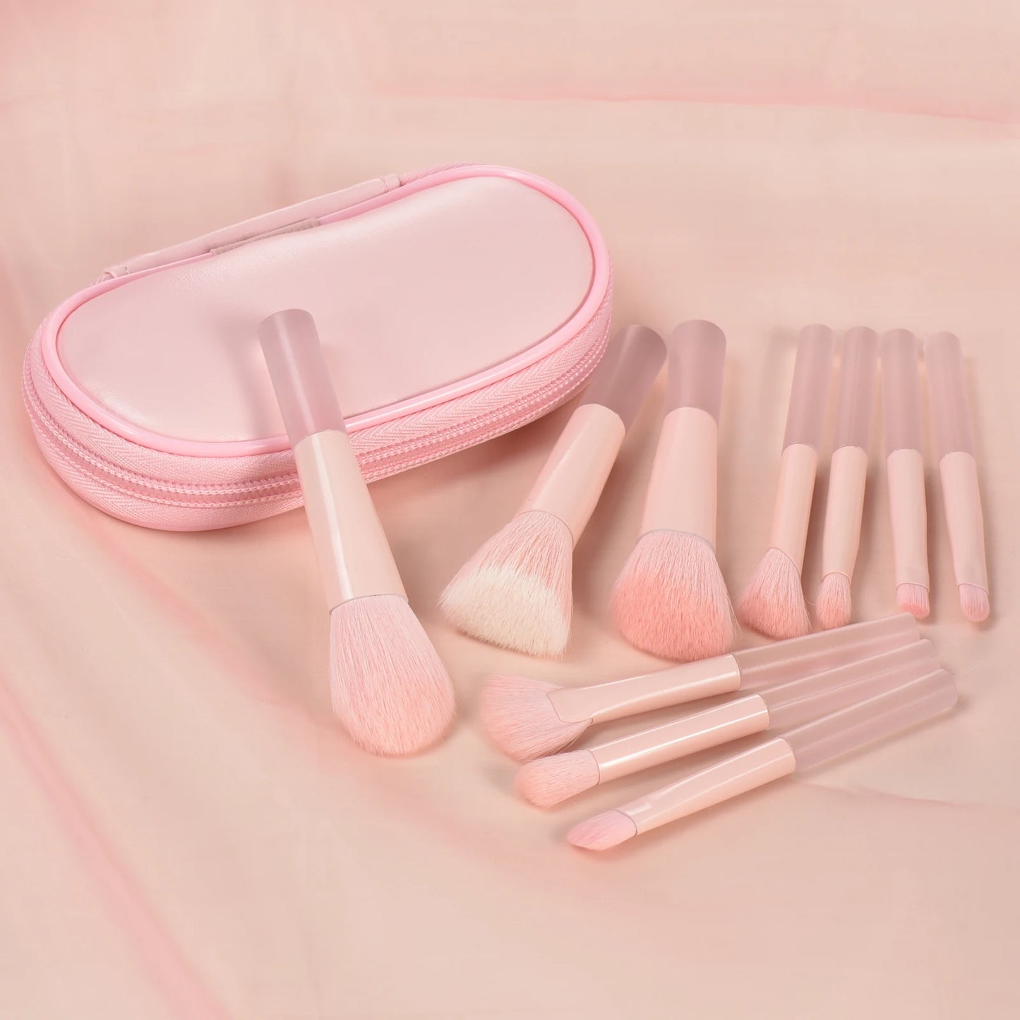 مجموعة فرش مكياج صغيرة من LuxuryGlow، 10 ألوان، مجموعة سفر محمولة مع إسفنجة وأدوات