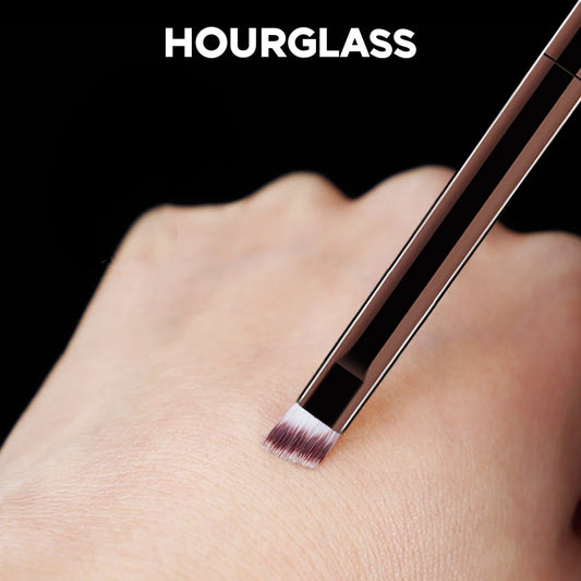 Hourglass No.10 Angled Eyeliner & Eyebrow Brush – Precision Beauty Tool