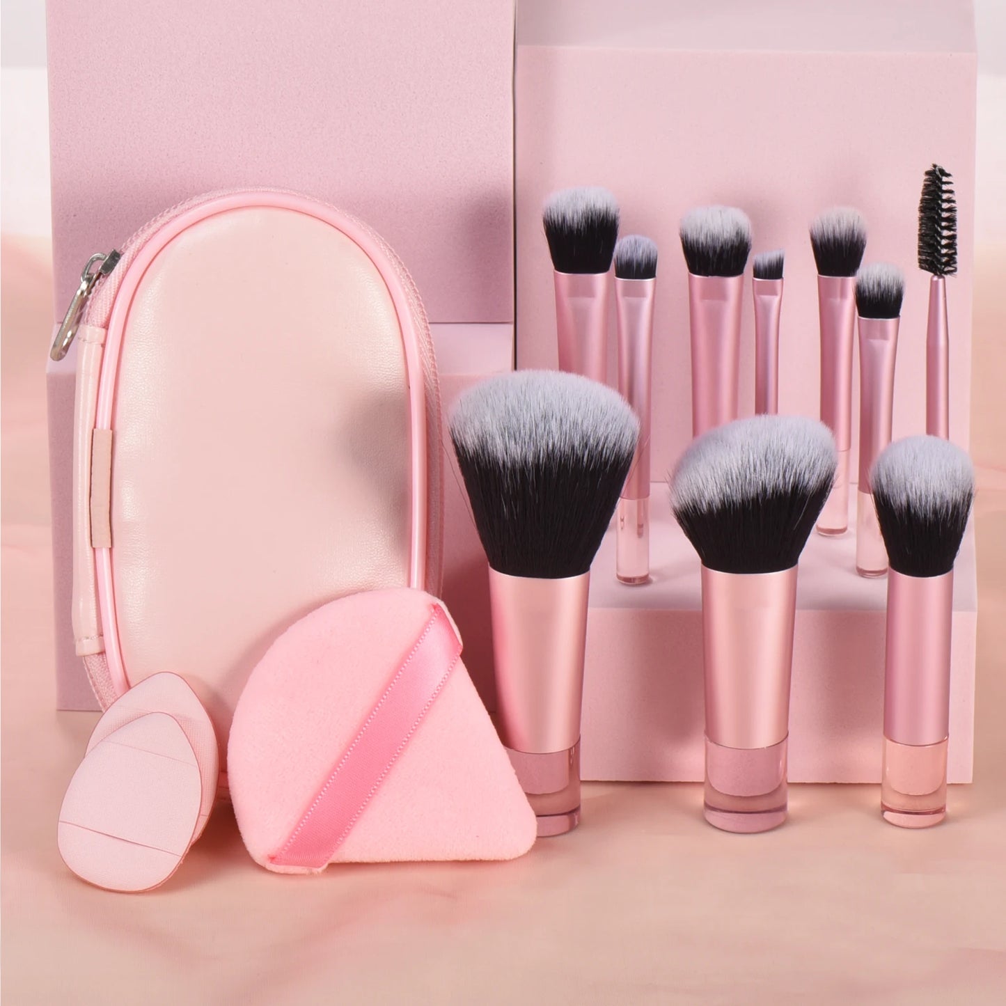 مجموعة فرش مكياج صغيرة من LuxuryGlow، 10 ألوان، مجموعة سفر محمولة مع إسفنجة وأدوات