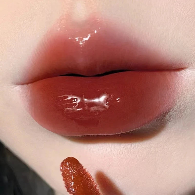Laca de labios Crystal Gloss de HERORANGE: brillo cristalino, duradero y no pegajoso.