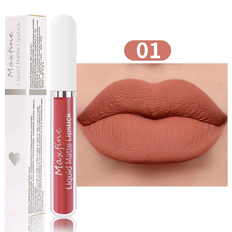Lápiz labial líquido mate MAXFINE: alta pigmentación, resistente al agua y antiadherente.