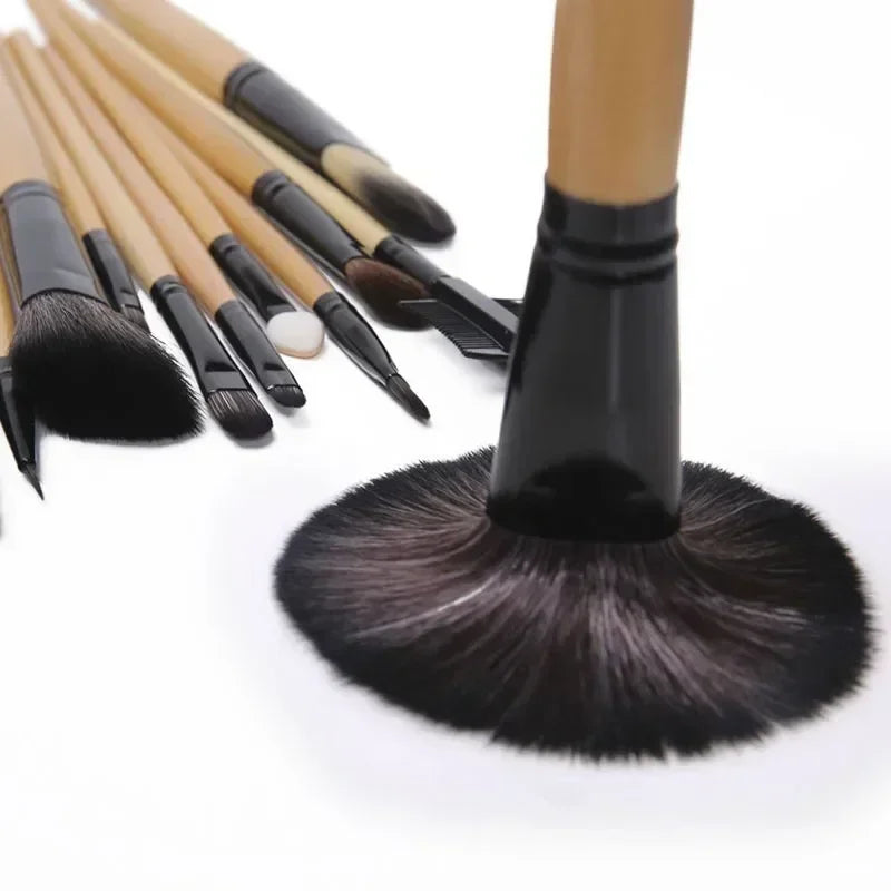 مجموعة فرش مكياج احترافية من LuxuryGlow، مكونة من ٢٤ قطعة - مصنوعة من شعر صناعي ناعم، للوجه والعين بالكامل