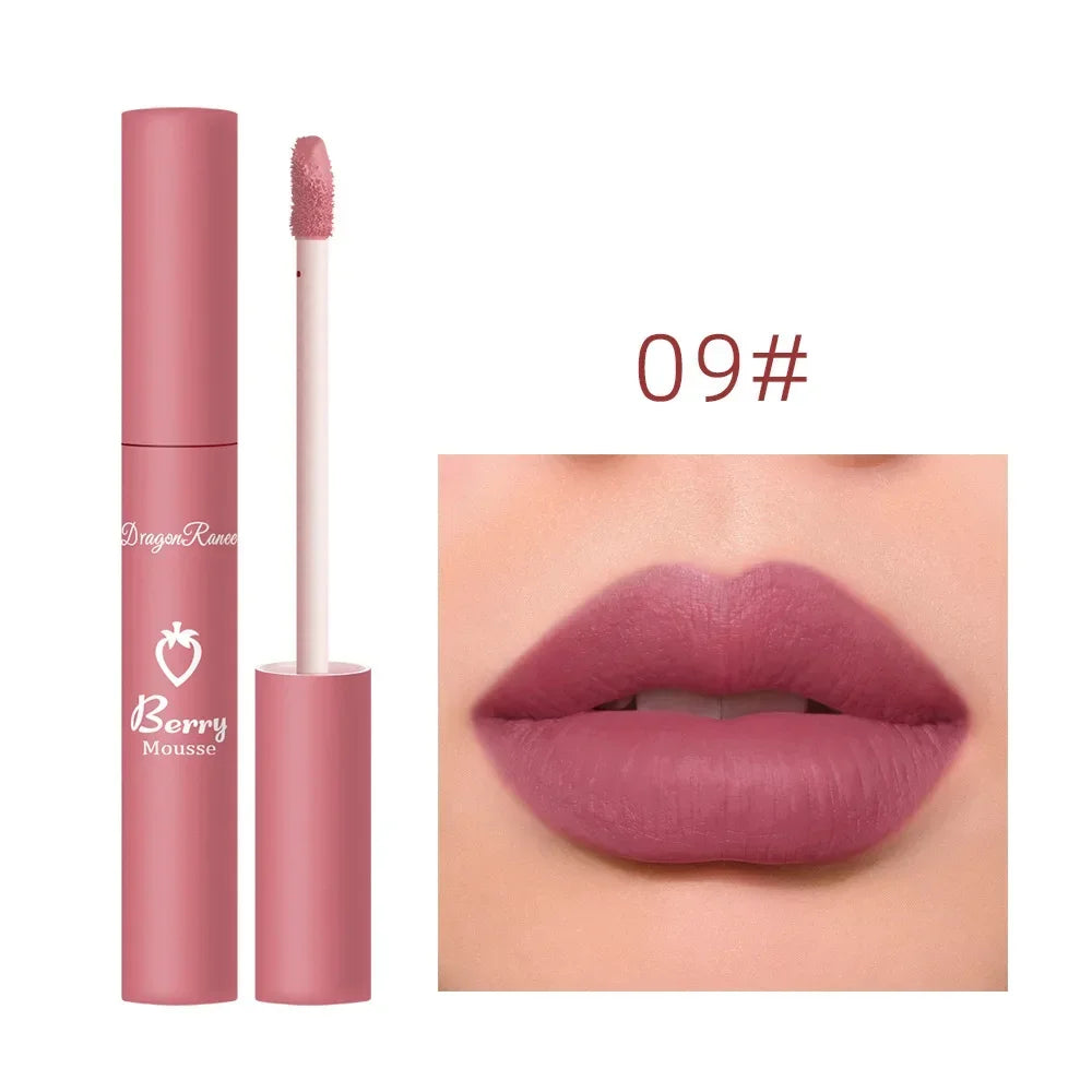Brillo de labios mate nude LuxuryGlow: 12 colores aterciopelados, resistente al agua y de larga duración.