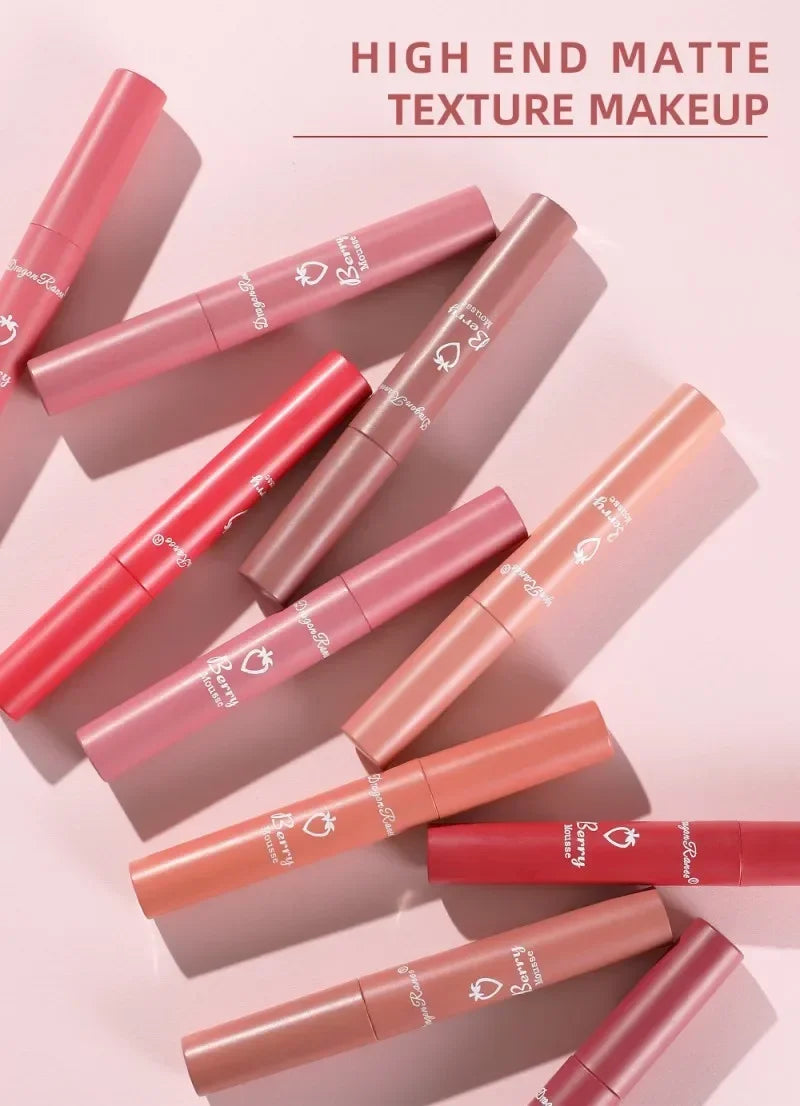 Brillo de labios mate nude LuxuryGlow: 12 colores aterciopelados, resistente al agua y de larga duración.
