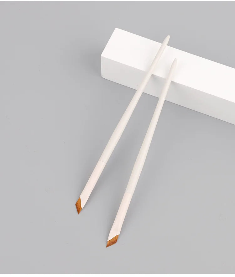 WOKO Ultra-Thin Precision Blade Eyeliner & Eyebrow Brush – White Wooden Handle