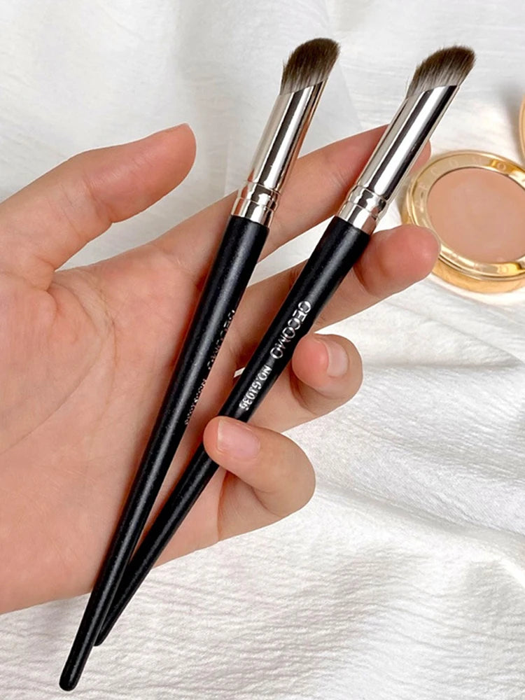 GECOMO Finger Concealer Brush – Soft Round Head for Spot & Pimple Coverage