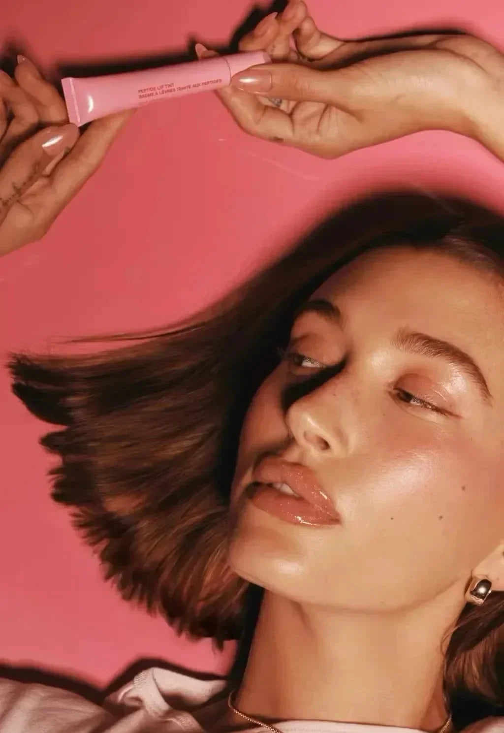 Rubor en barra para labios y mejillas Page Vine: brillo hidratante en tonos crema de moda