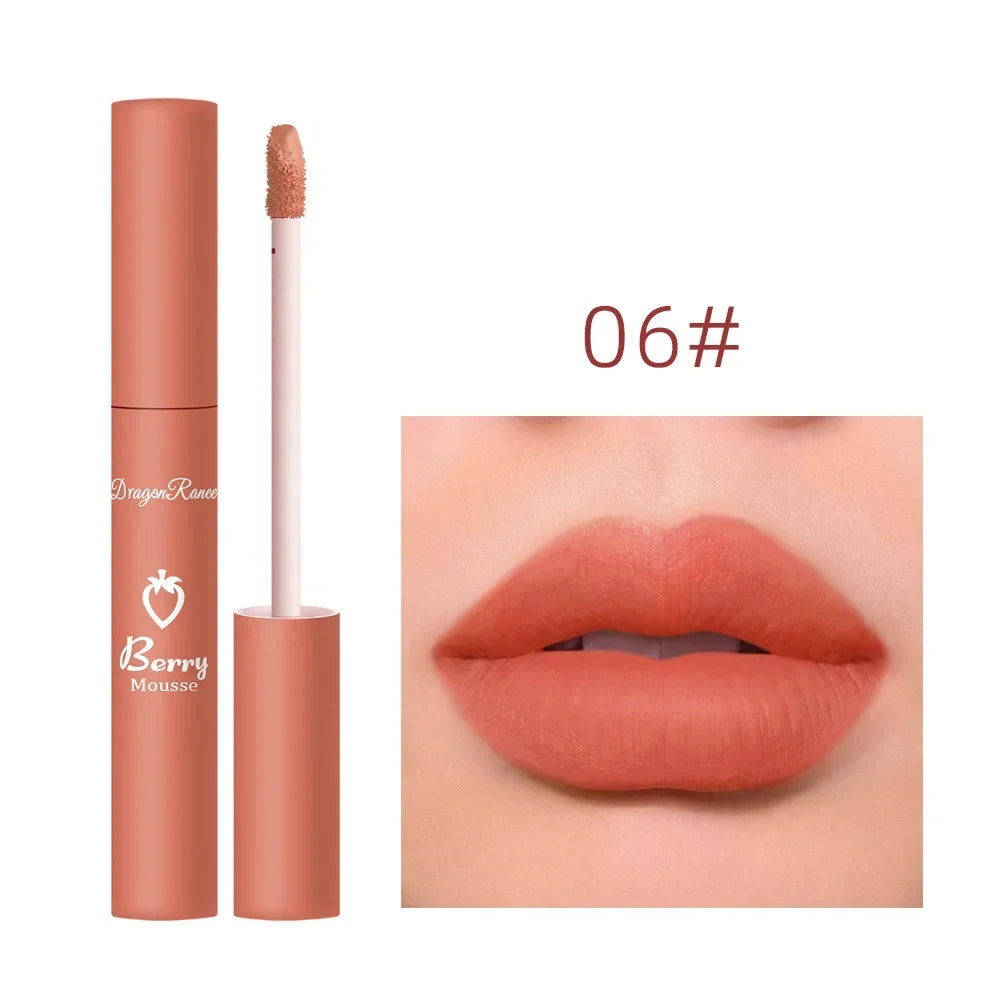 Brillo de labios mate nude LuxuryGlow: 12 colores aterciopelados, resistente al agua y de larga duración.