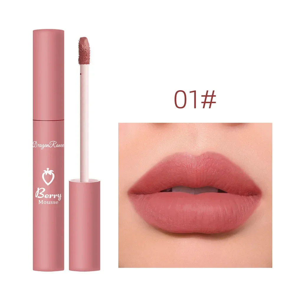 Brillo de labios mate nude LuxuryGlow: 12 colores aterciopelados, resistente al agua y de larga duración.