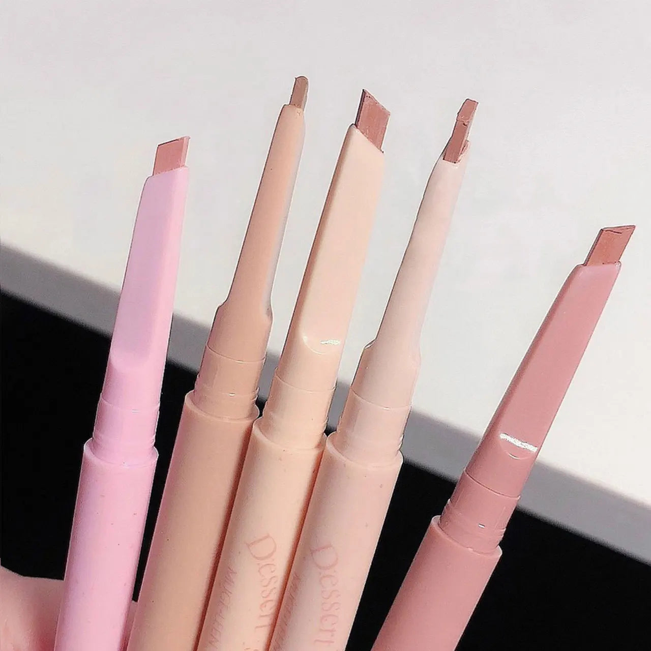 LuxuryGlow Waterproof Automatic Lip Liner Pen – Long-Lasting Smooth Outline