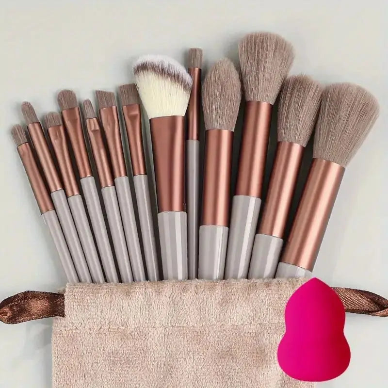 مجموعة فرش مكياج احترافية فاخرة من LuxuryGlow، مكونة من 16 قطعة - ألياف صوف ناعمة، وفرشاة كريم أساس وظلال عيون رقيقة