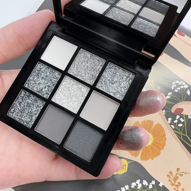 لوحة ظلال العيون LuxuryGlow بـ 9 ألوان - غير لامعة، لامعة، لامعة، درجات اللون الأحمر والبنفسجي