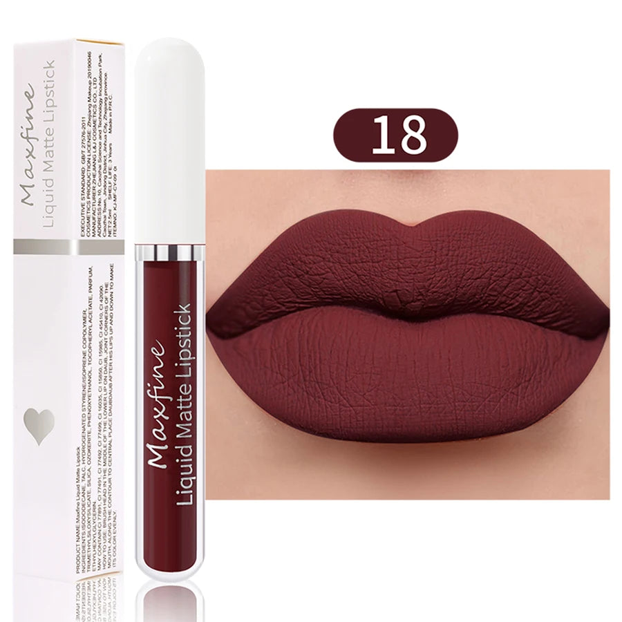Lápiz labial líquido mate MAXFINE: alta pigmentación, resistente al agua y antiadherente.
