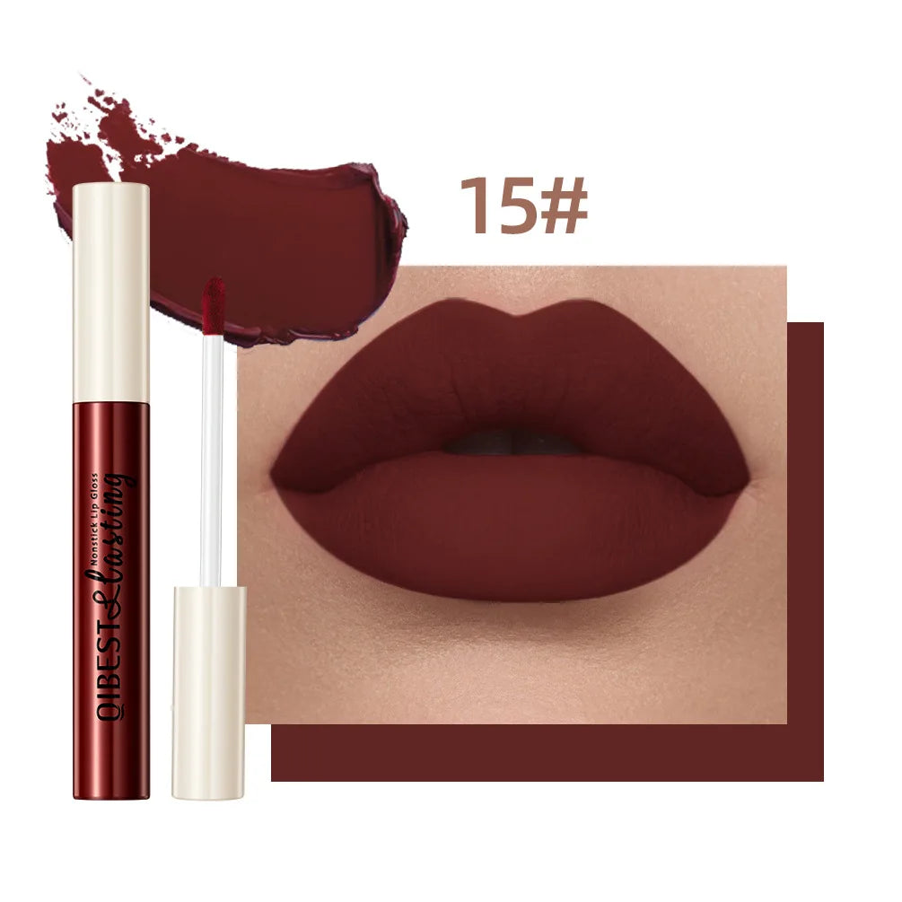 Labial líquido mate QiBest: duradero, resistente a las manchas y con acabado aterciopelado.