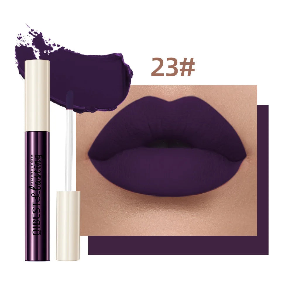 Labial líquido mate QiBest: duradero, resistente a las manchas y con acabado aterciopelado.