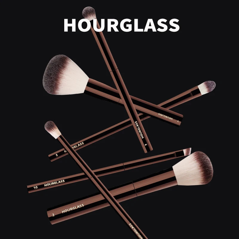 فرشاة تحديد العيون والحواجب بزاوية رقم 10 من Hourglass - أداة تجميل دقيقة