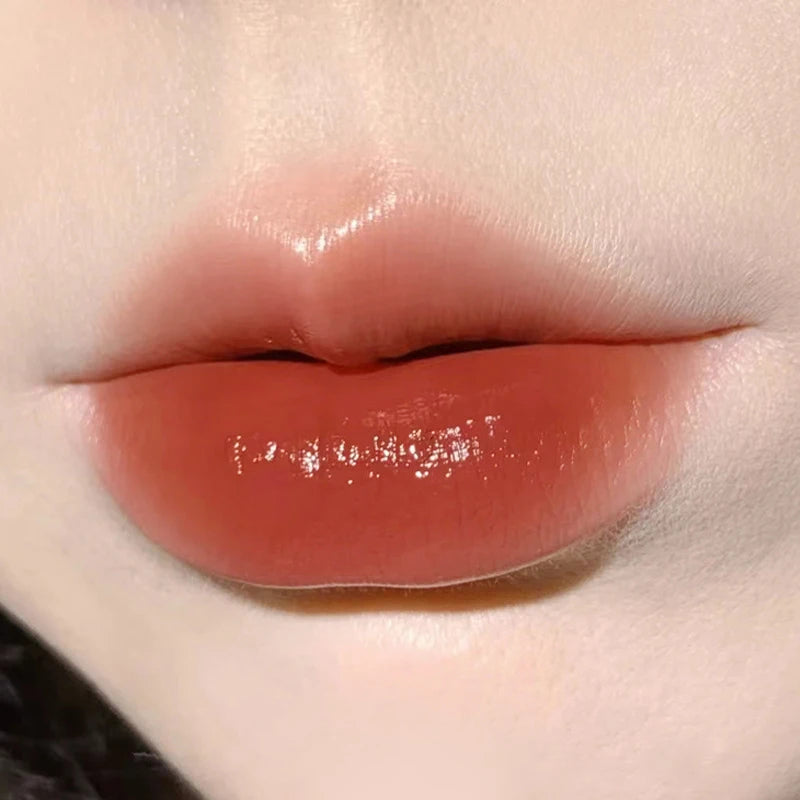 Laca de labios Crystal Gloss de HERORANGE: brillo cristalino, duradero y no pegajoso.