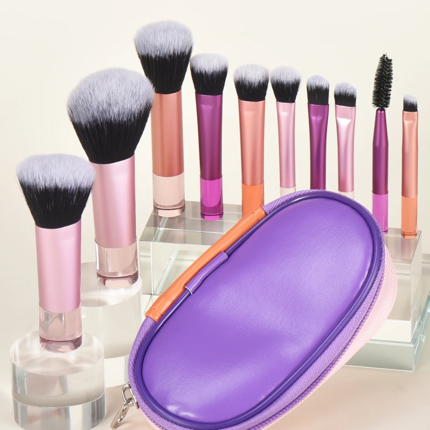 مجموعة فرش مكياج صغيرة من LuxuryGlow، 10 ألوان، مجموعة سفر محمولة مع إسفنجة وأدوات