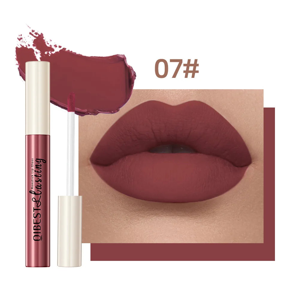 Labial líquido mate QiBest: duradero, resistente a las manchas y con acabado aterciopelado.
