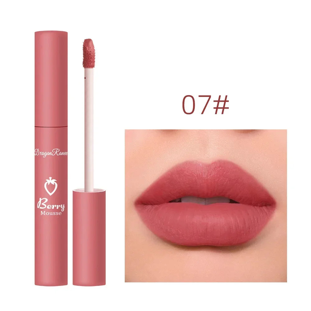 Brillo de labios mate nude LuxuryGlow: 12 colores aterciopelados, resistente al agua y de larga duración.