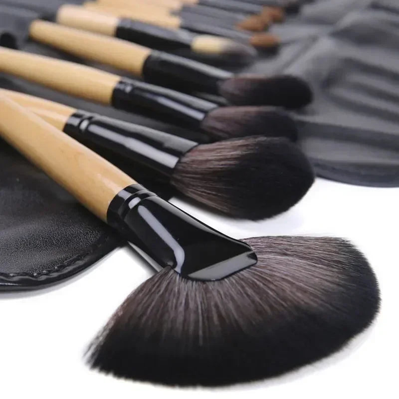 مجموعة فرش مكياج احترافية من LuxuryGlow، مكونة من ٢٤ قطعة - مصنوعة من شعر صناعي ناعم، للوجه والعين بالكامل