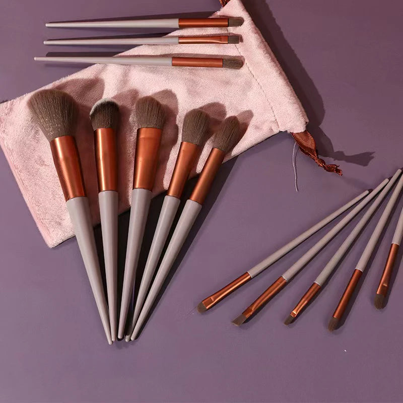 LuxuryGlow - Juego de 13 brochas de maquillaje ultrasuaves con mango de bambú para base, sombra de ojos, labios y rubor | Kit profesional completo