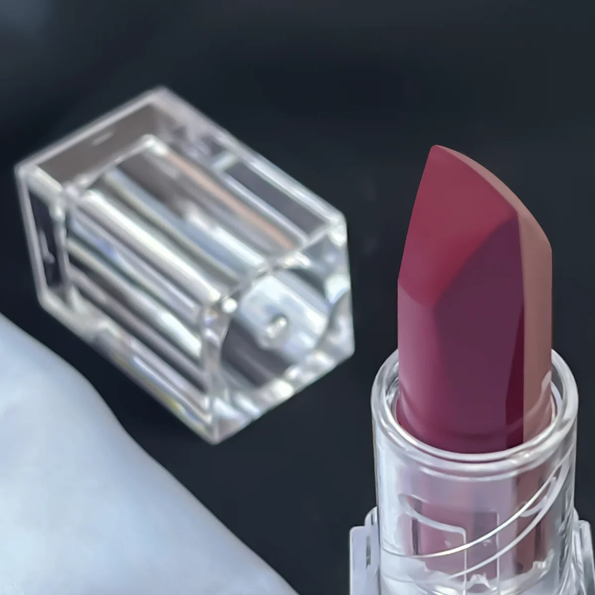 Lápiz labial y delineador de labios LuxuryGlow 2 en 1: mate, resistente al agua y de larga duración