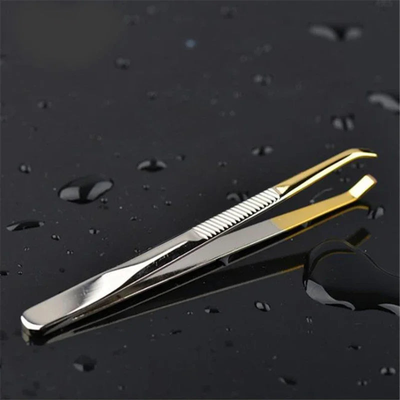 ملقط حواجب من الفولاذ المقاوم للصدأ من LuxuryGlow - أداة إزالة الشعر بطرف مائل