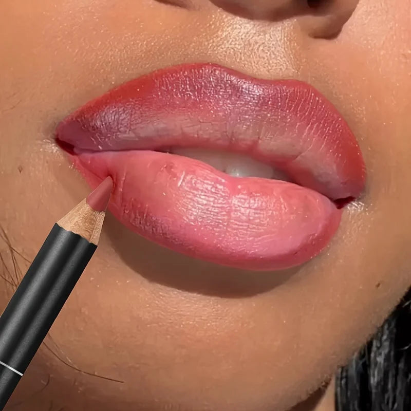 Delineador de labios mate de lujo LuxuryGlow: duradero, suave y de fácil aplicación.