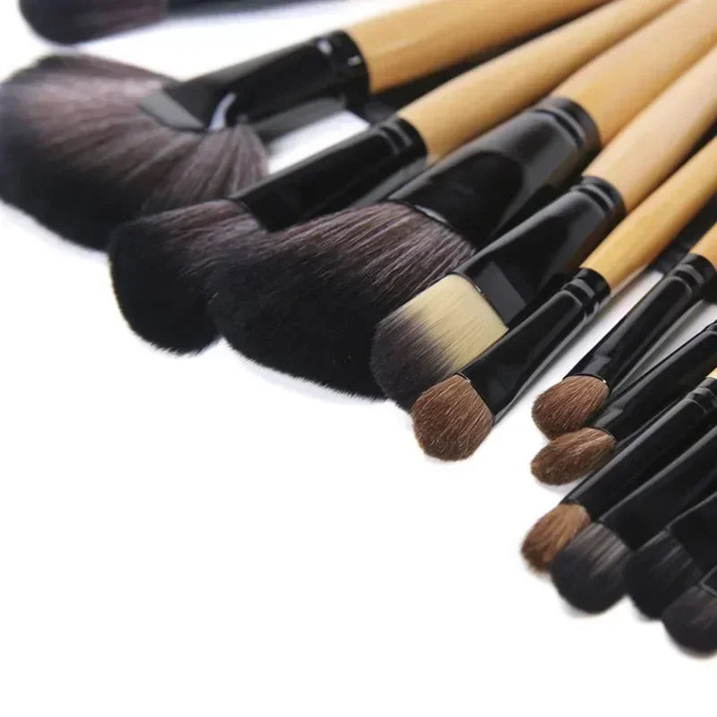 مجموعة فرش مكياج احترافية من LuxuryGlow، مكونة من ٢٤ قطعة - مصنوعة من شعر صناعي ناعم، للوجه والعين بالكامل