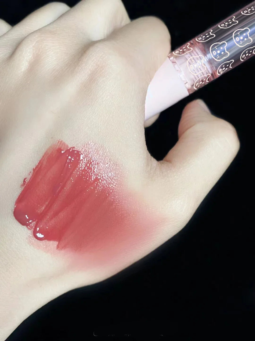 Brillo de labios con efecto espejo en rosa cereza LuxuryGlow: aceite labial hidratante con brillo de cristal