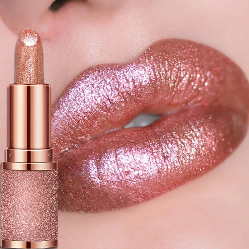 Lápiz labial LuxuryGlow con brillo que cambia de color: mate, hidratante y resistente al agua.