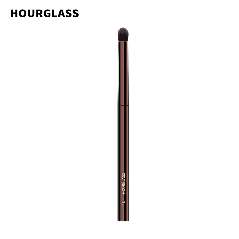 فرشاة العيون الدقيقة رقم 13 من Hourglass - ألياف صوف ناعمة لتطبيق لطيف ودقيق