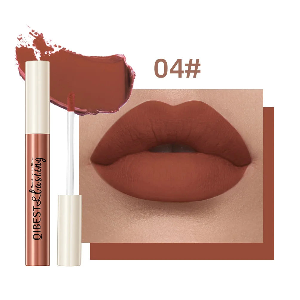 Labial líquido mate QiBest: duradero, resistente a las manchas y con acabado aterciopelado.