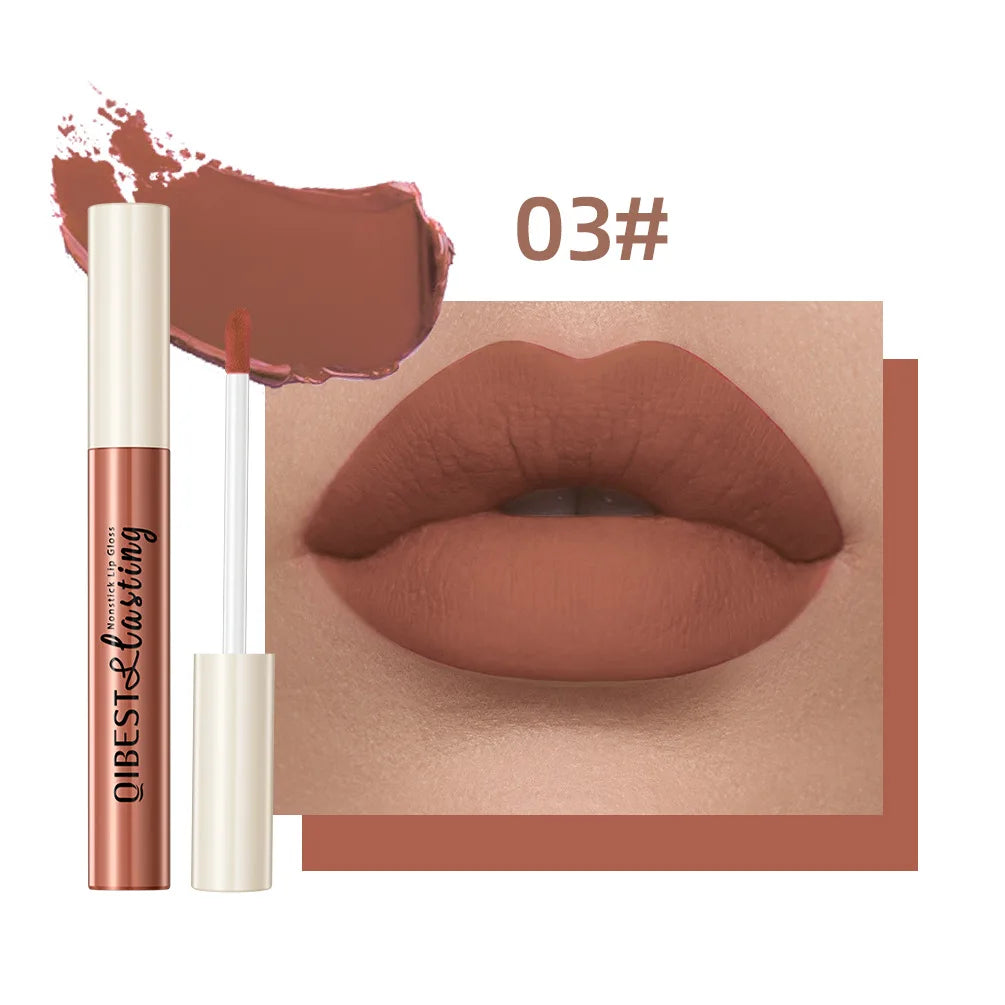 Labial líquido mate QiBest: duradero, resistente a las manchas y con acabado aterciopelado.