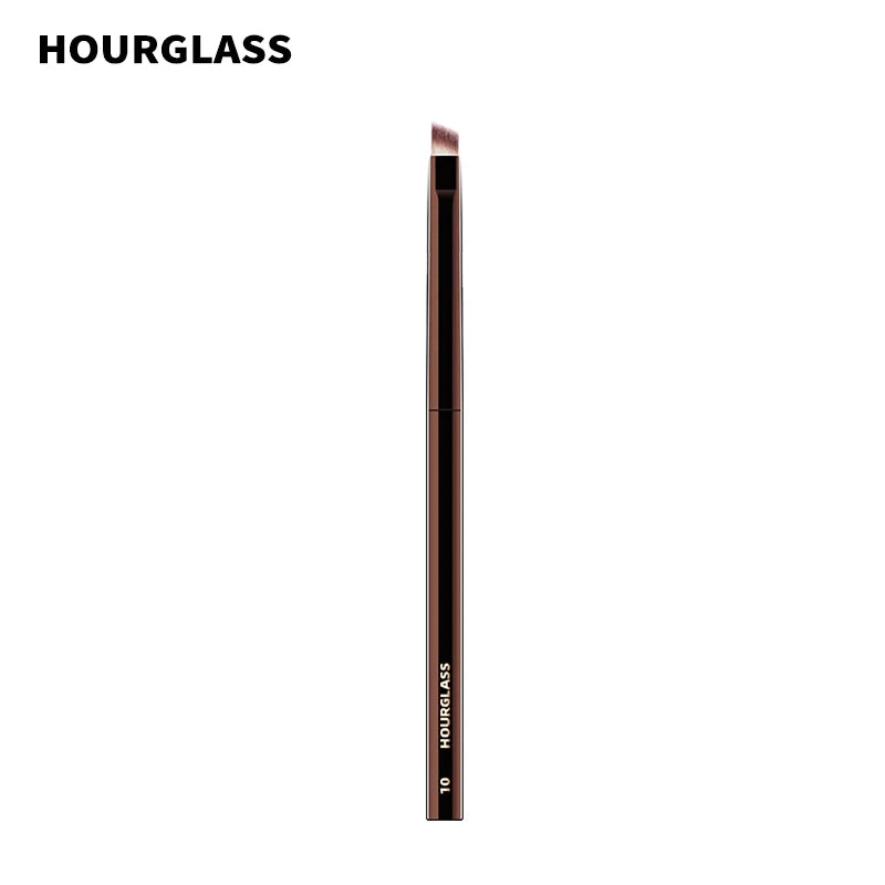 فرشاة تحديد العيون والحواجب بزاوية رقم 10 من Hourglass - أداة تجميل دقيقة
